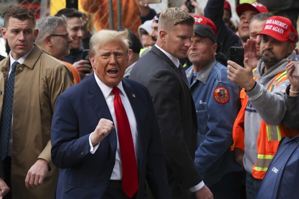 Former President Donald Trump reacts while meeting with construction workers at the construction site of the new JPMorgan Chase headquarters in midtown Manhattan, Thursday, April 25, 2024, in New York. Trump met with construction workers and union representatives hours before he's set to appear in court. (Ǻ Photo/Yuki Iwamura)