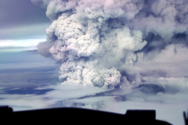 A cloud of volcanic ash and steam rises as Mount Ulawun erupts, seen from 30,000 feet in the air, on April 30, 2001. Authorities have downgraded the alert level for Papua New Guinea's tallest volcano, Tuesday, Nov. 21, 2023 and ruled out a tsunami a day after it erupted, spewing smoke as high as 15,000 meters (50,000 feet). (Klaus Wermuth/AAP Image via AP)