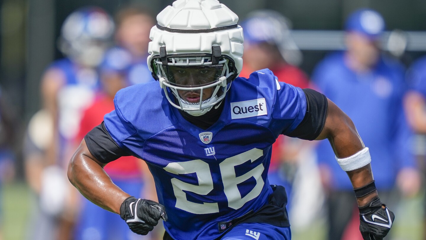 Giants and Saquon Barkley agree to terms on a 1-year deal, RB will report  to training camp 