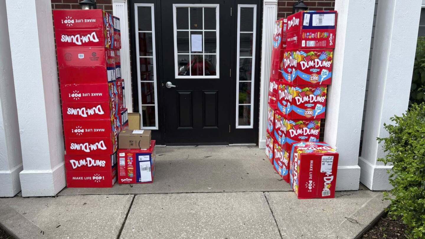 Kentucky boy uses mother's phone to order 70K Dum-Dum suckers to share with his friends