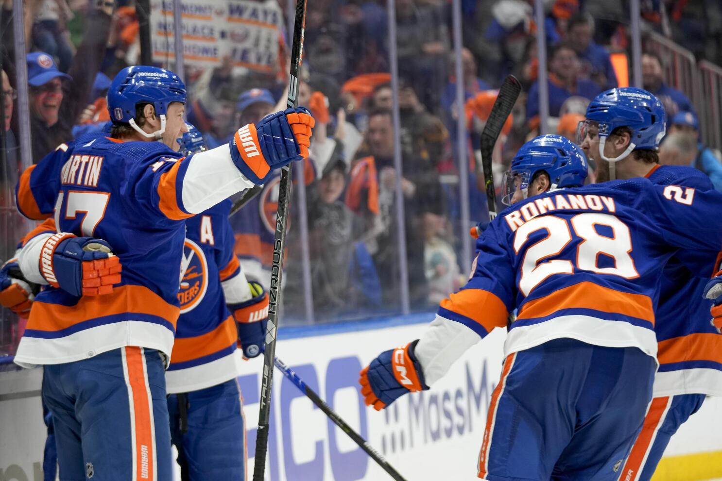 Islanders, Flyers win opening games of first-round playoff series - The  Boston Globe