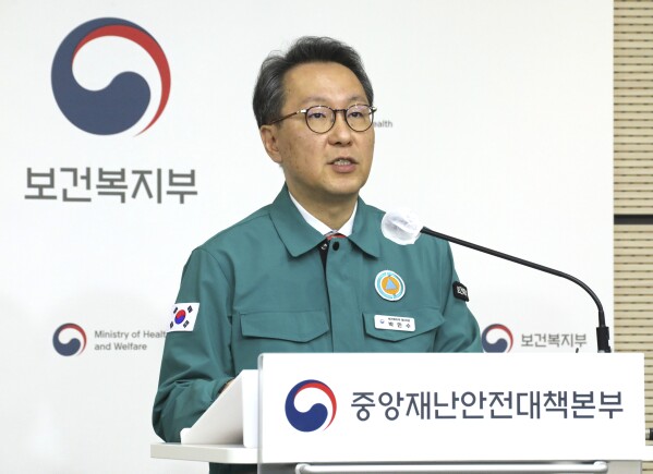 FILE - South Korean Vice Health Minister Park Min-soo speaks during a briefing at the government complex in Sejong, South Korea, Monday, March 4, 2024. South Korea’s government said Thursday, March 21, it will start suspending the licenses of striking junior doctors next week.Vice Health Minister Park made the comments during a briefing as he repeated demands for the doctors to return to work immediately.(Bae Jae-man/Yonhap via AP, File)