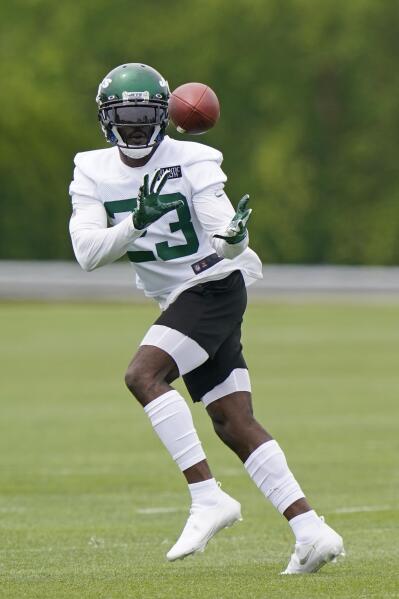 New York Jets running back Tevin Coleman (23) reaches out with the