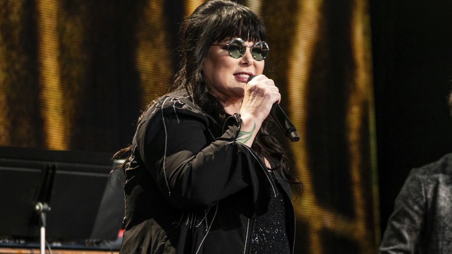 Heart's Ann Wilson Diagnosed with Cancer, Postpones Tour