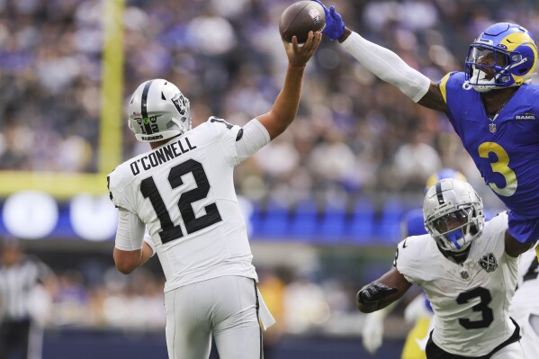 Raiders Aidan O'Connell goes to locker room with apparent hand injury | AP  News