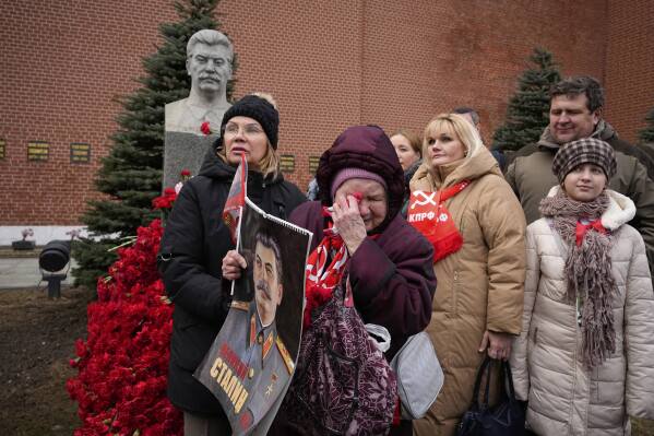 Stalin Statue Unveiled in Moscow Subway: Russia Revives Dictator’s Legacy