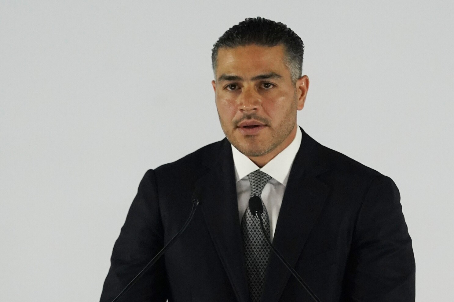 Mexico says drug cartels are recruiting former Colombian soldiers