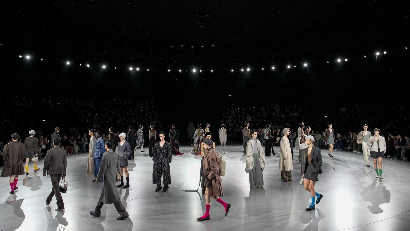 Dior прави дневен моден балет под парижките звезди