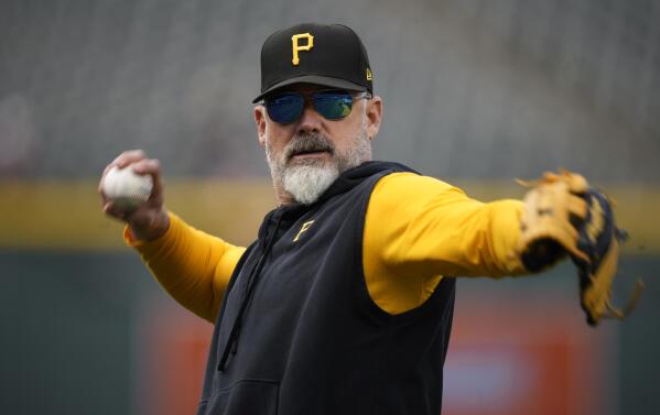 Pirates extend entire coaching staff through 2017 season