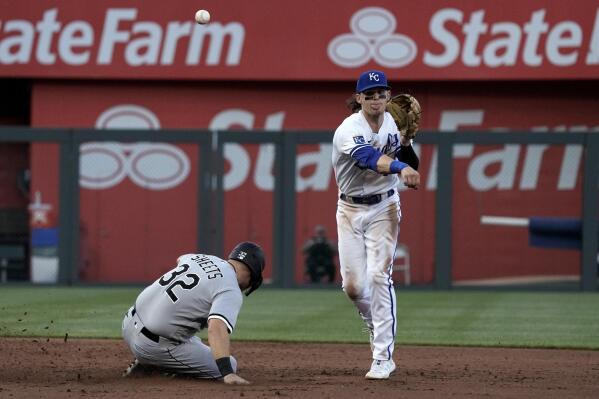 Melendez has 4 RBIs, Royals score 8 in 6th, beat ChiSox 12-5