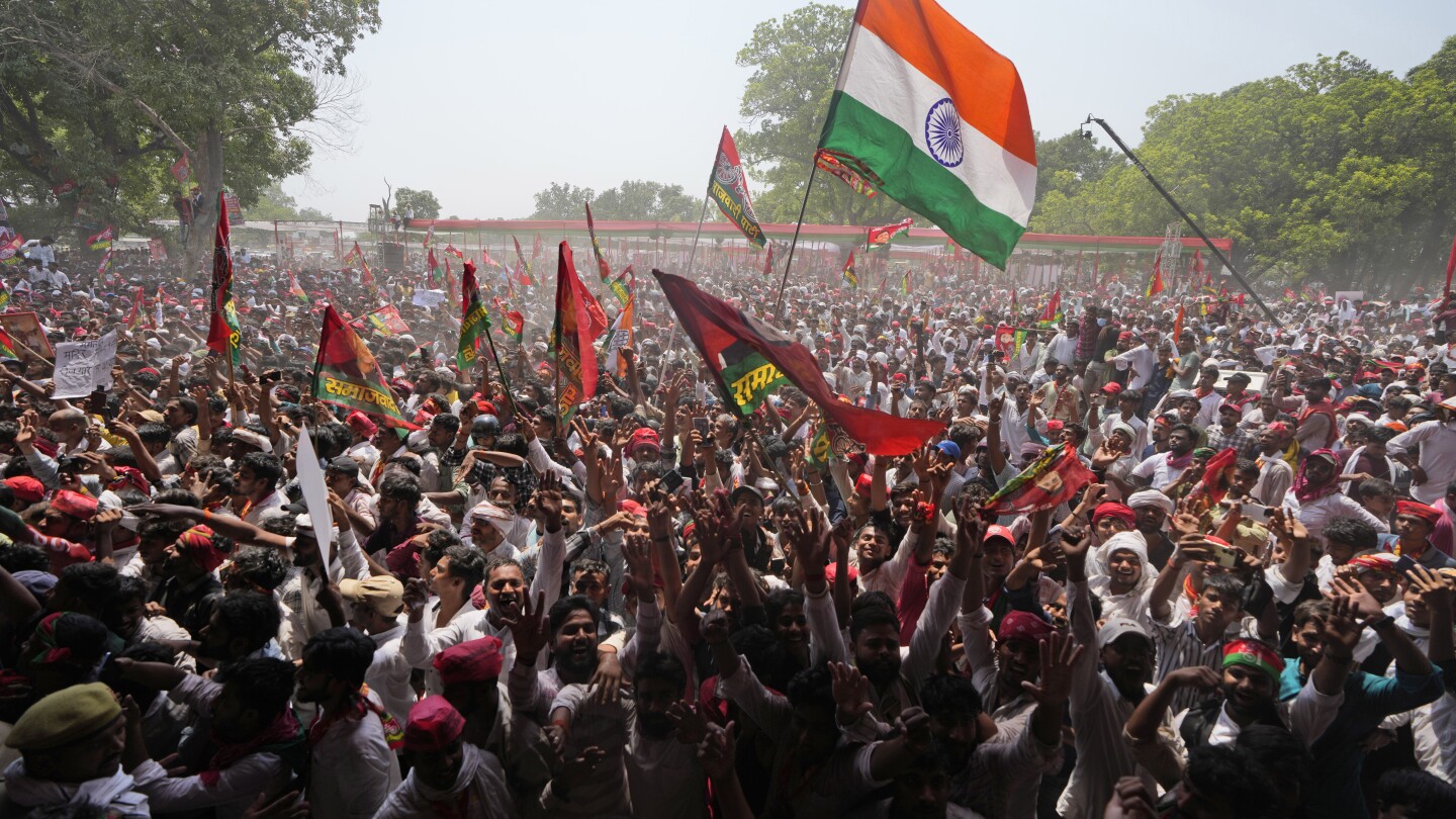 АЙОДХЯ Индия AP — Милиони индийци в 49 избирателни района