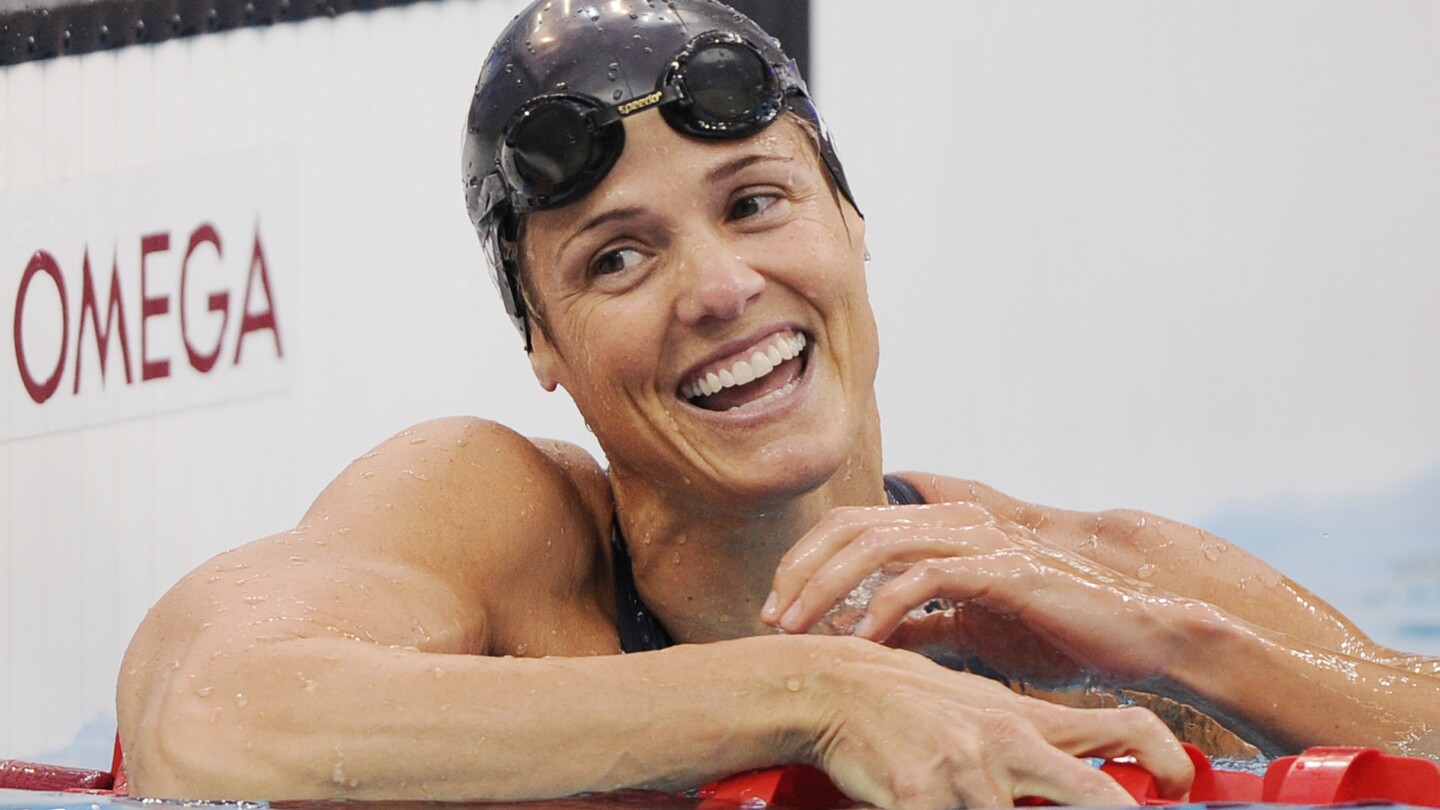 Бостънският колеж се обръща към 5-кратния олимпийски първенец Дара Торес, за да възстанови програмата по плуване след скандал с подигравки