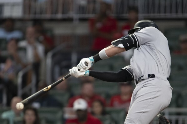 Judge, Higashioka homer as Yankees pound White Sox 7-1