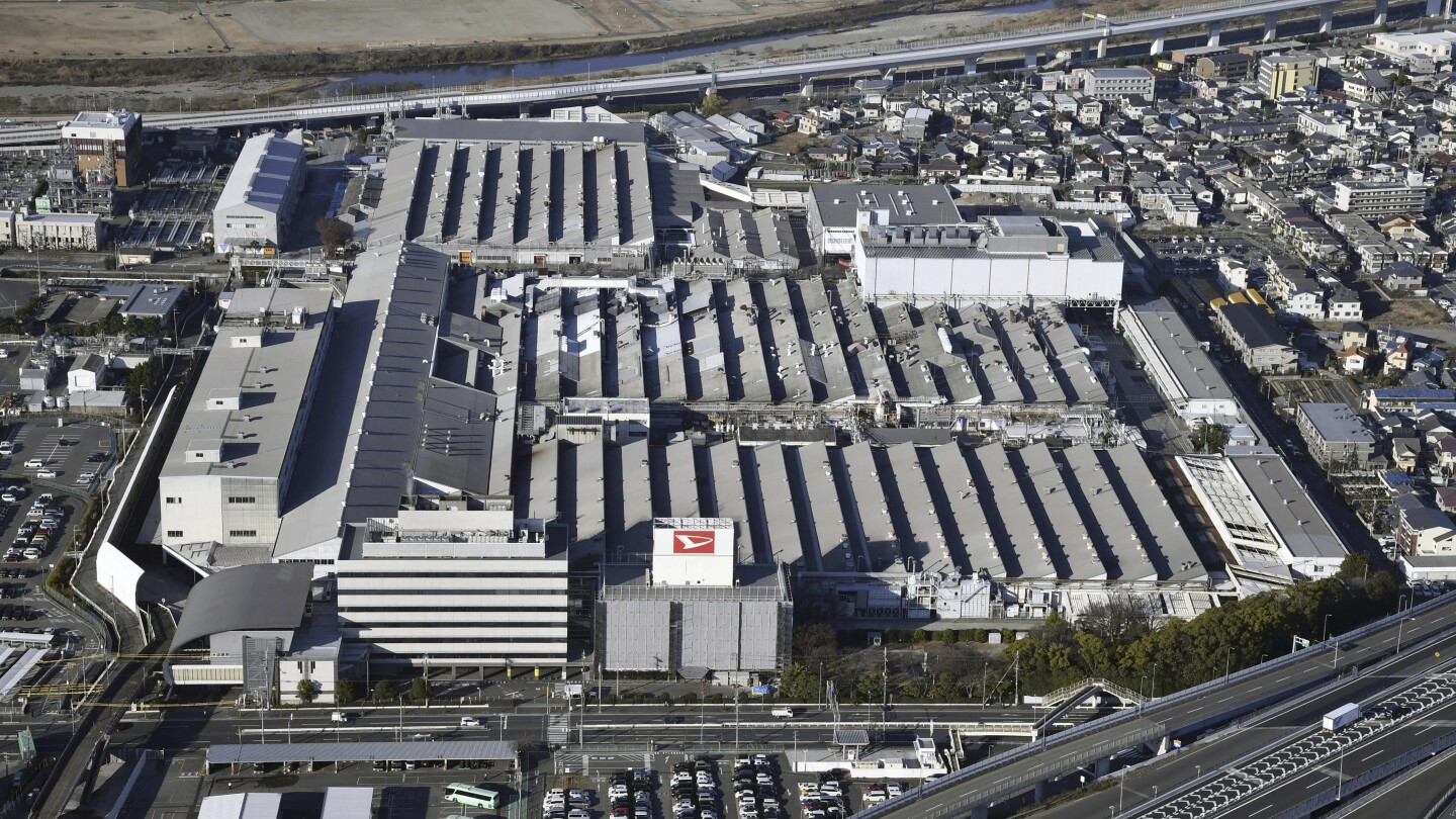 Производителят на малки автомобили Toyota Daihatsu затваря заводи в Япония по време на разследване на фалшиви тестове за безопасност