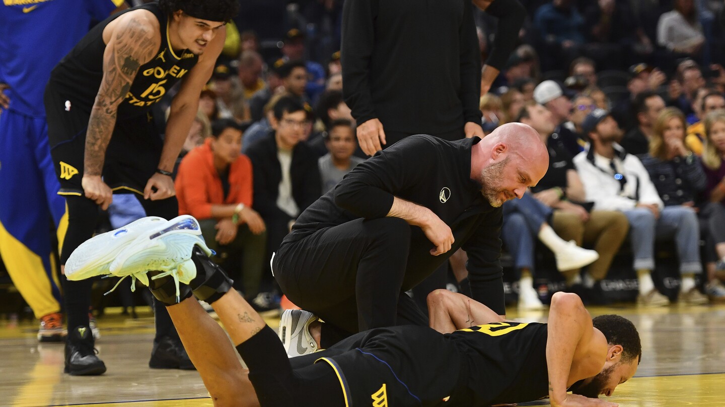 Stephen Curry listed as questionable for Golden State's Tuesday game in Miami