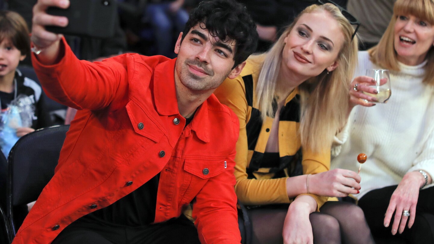 Sophie Turner sues to force estranged husband Joe Jonas to turn over children’s passports-ZoomTech News