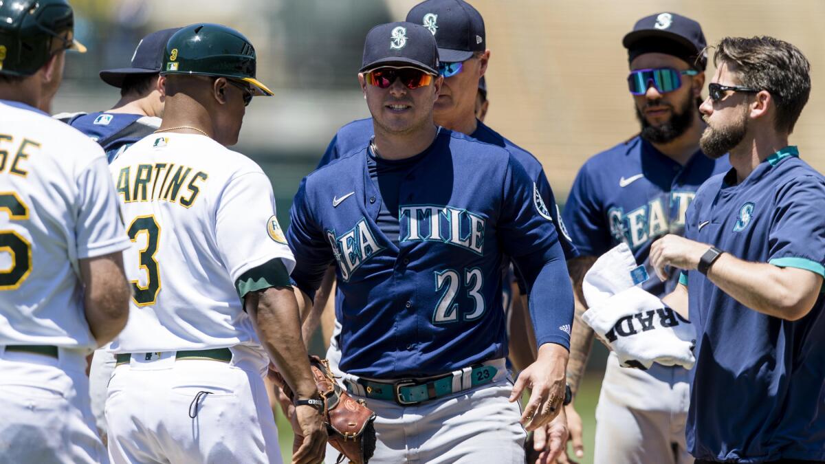 Mariners place Kyle Lewis on concussion injured list, activate Abraham Toro