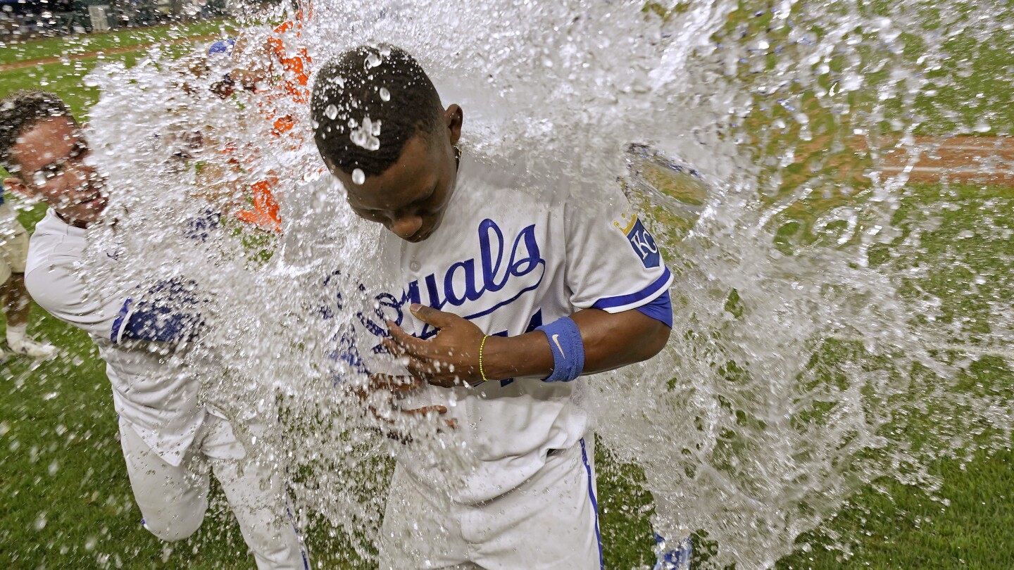 Royals teammates mourn together, now win together