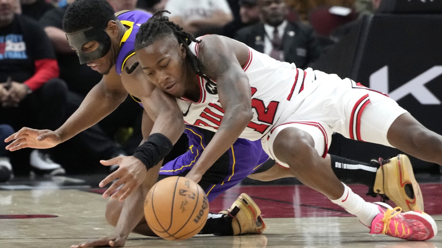 DeMar DeRozan stars as the Chicago Bulls knock off the Los Angeles Lakers 124-108