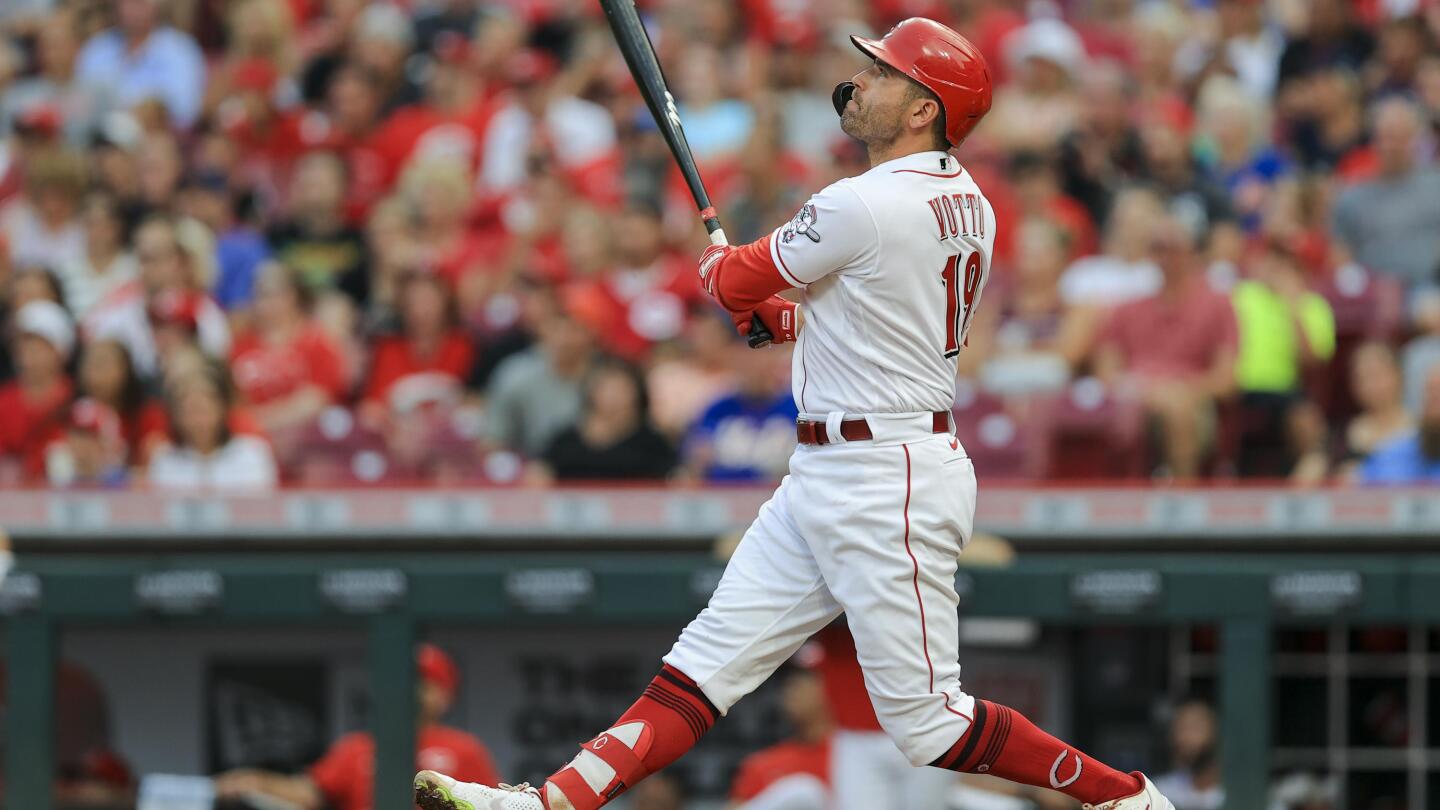 Reds reinstate Votto from IL, option Aquino to alternate site