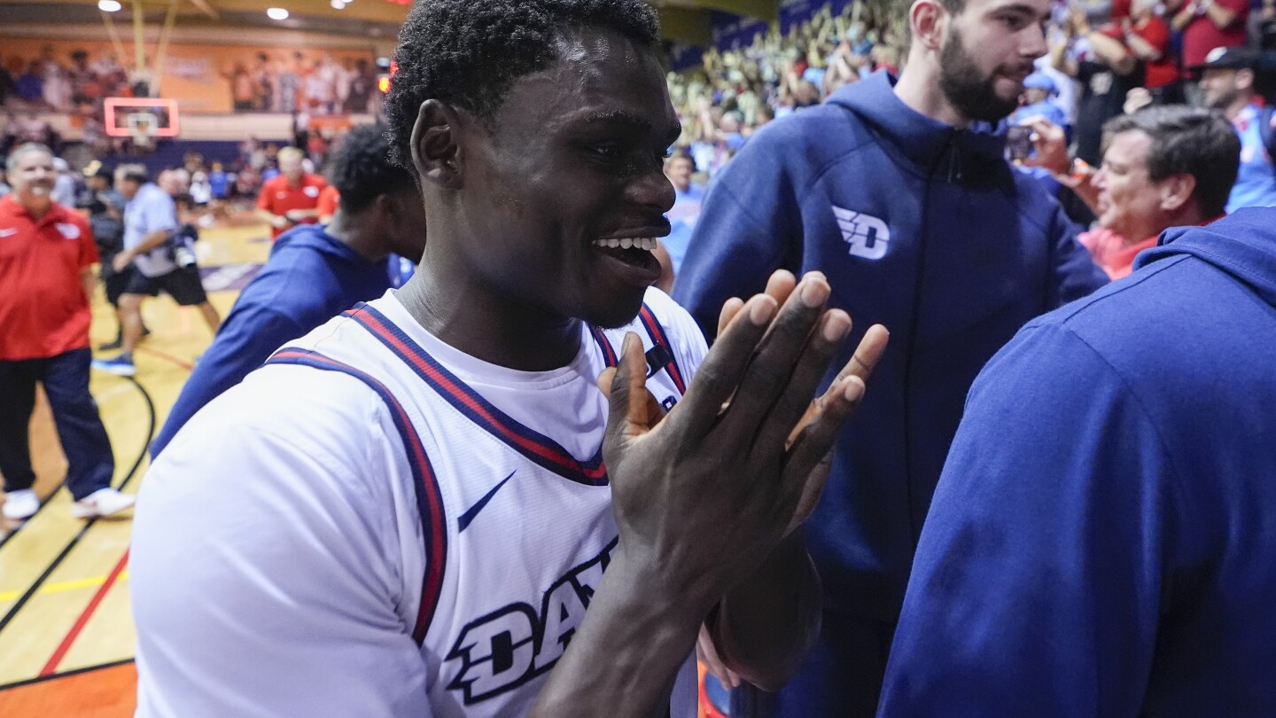 Dayton Defeats No. 2 UConn in Maui Invitational
