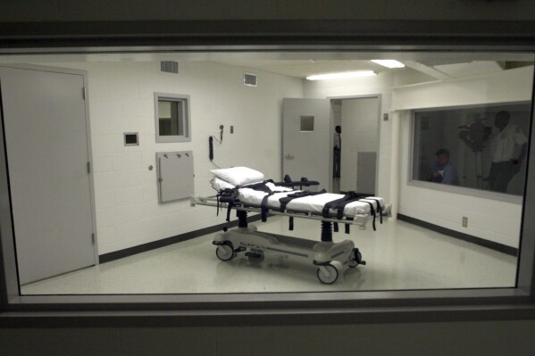 FILE - Alabama's lethal injection chamber at Holman Correctional Facility in Atmore, Ala., is pictured in this Oct. 7, 2002 file photo. Alabama will be allowed to put an inmate to death with nitrogen gas, a federal appeals court ruled Wednesday, Jan. 24, 2024, refusing to block what would be the nation’s first execution by a new method since 1982. Alabama says it plans to replace Eugene Smith's, 58, breathing air with nitrogen gas Thursday, Jan. 25, rendering him unconscious within seconds and killing him within minutes. (AP Photo/Dave Martin, File)