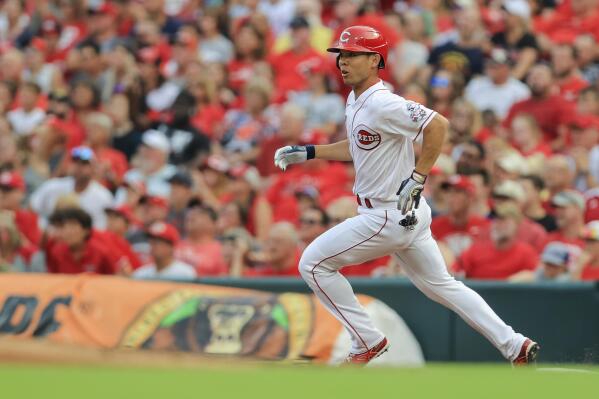 Reds score four runs in first inning to beat Mets