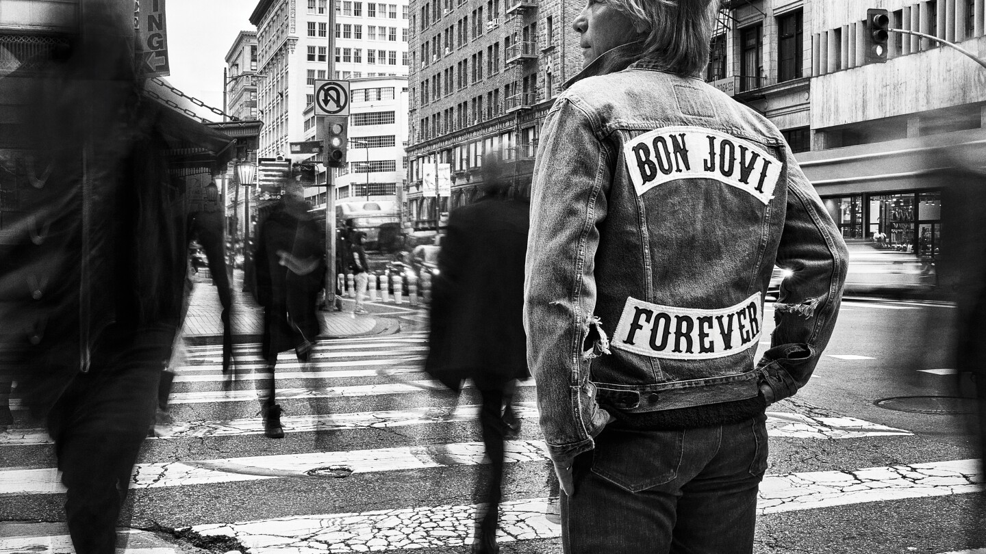 Музикален преглед: Bon Jovi прави победна обиколка, оценявайки 40-годишната си кариера в новия албум „Forever“