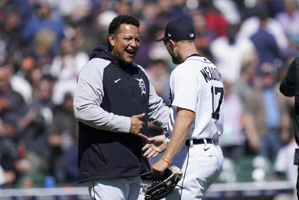 Detroit Tigers slugger Miguel Cabrera collects 3,000th career hit