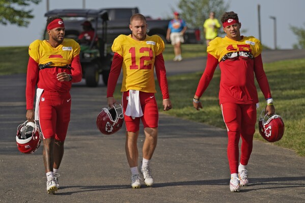 Backup job to Chiefs QB Patrick Mahomes remains tight as preseason finale  nears