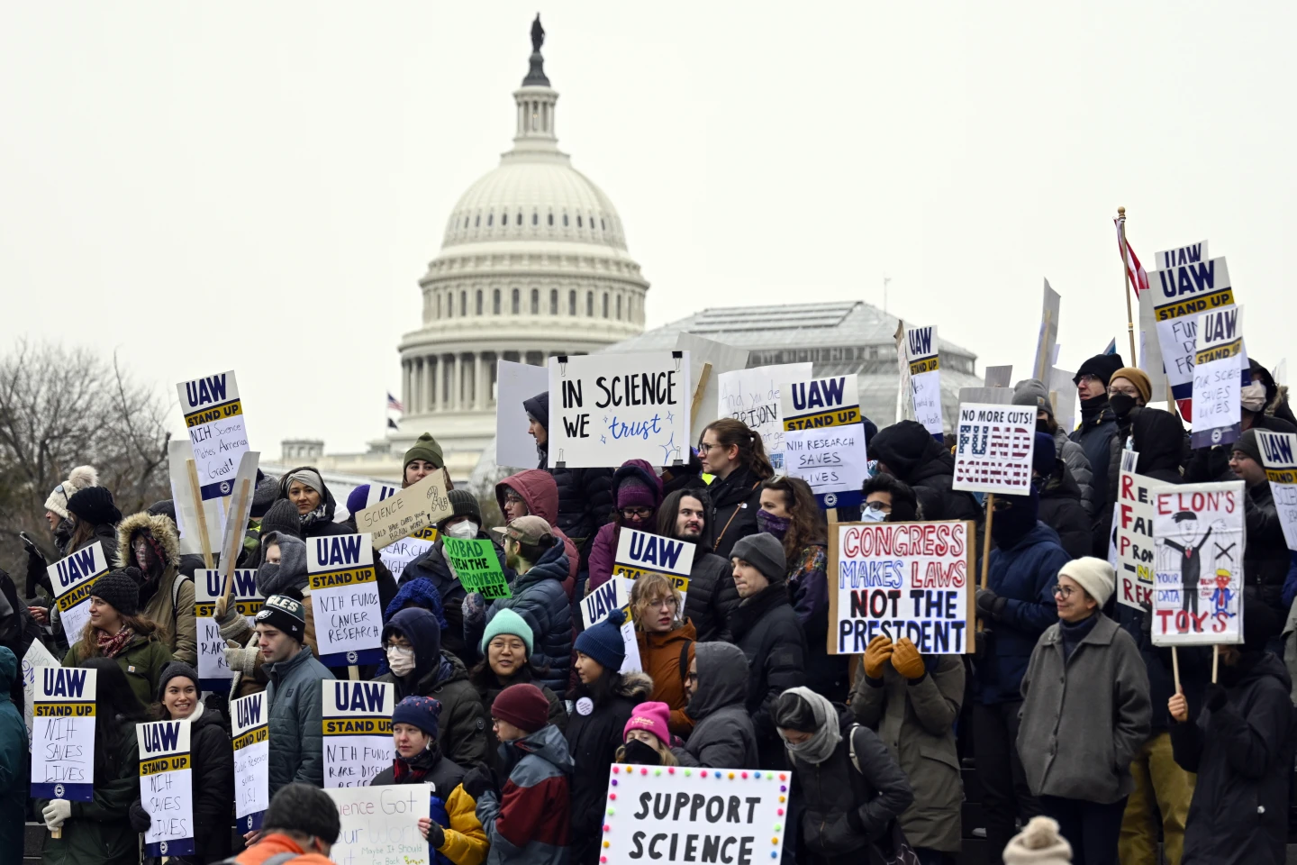 US scientists offered jobs