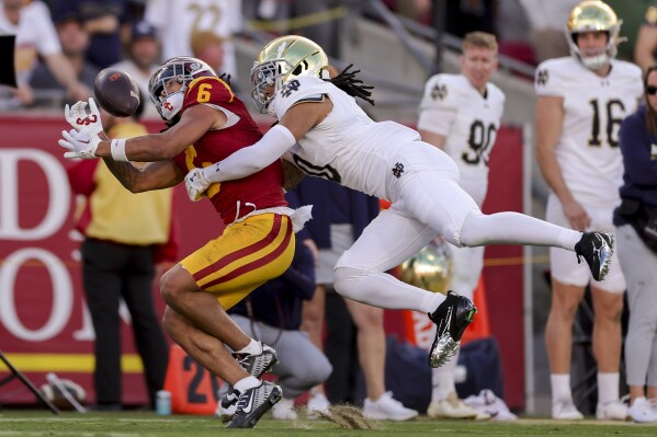 Notre Dame safety Xavier Watts, right, forces an incompletion against Southern California wide receiver Makai Lemon during the second half of an NCAA college football game Saturday, Nov. 30, 2024, in Los Angeles. (AP Photo/Ryan Sun)