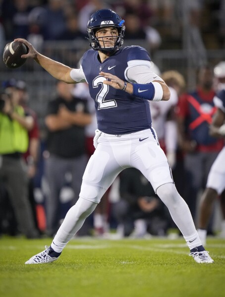 UConn loses its starting quarterback to injury for the 2nd straight season