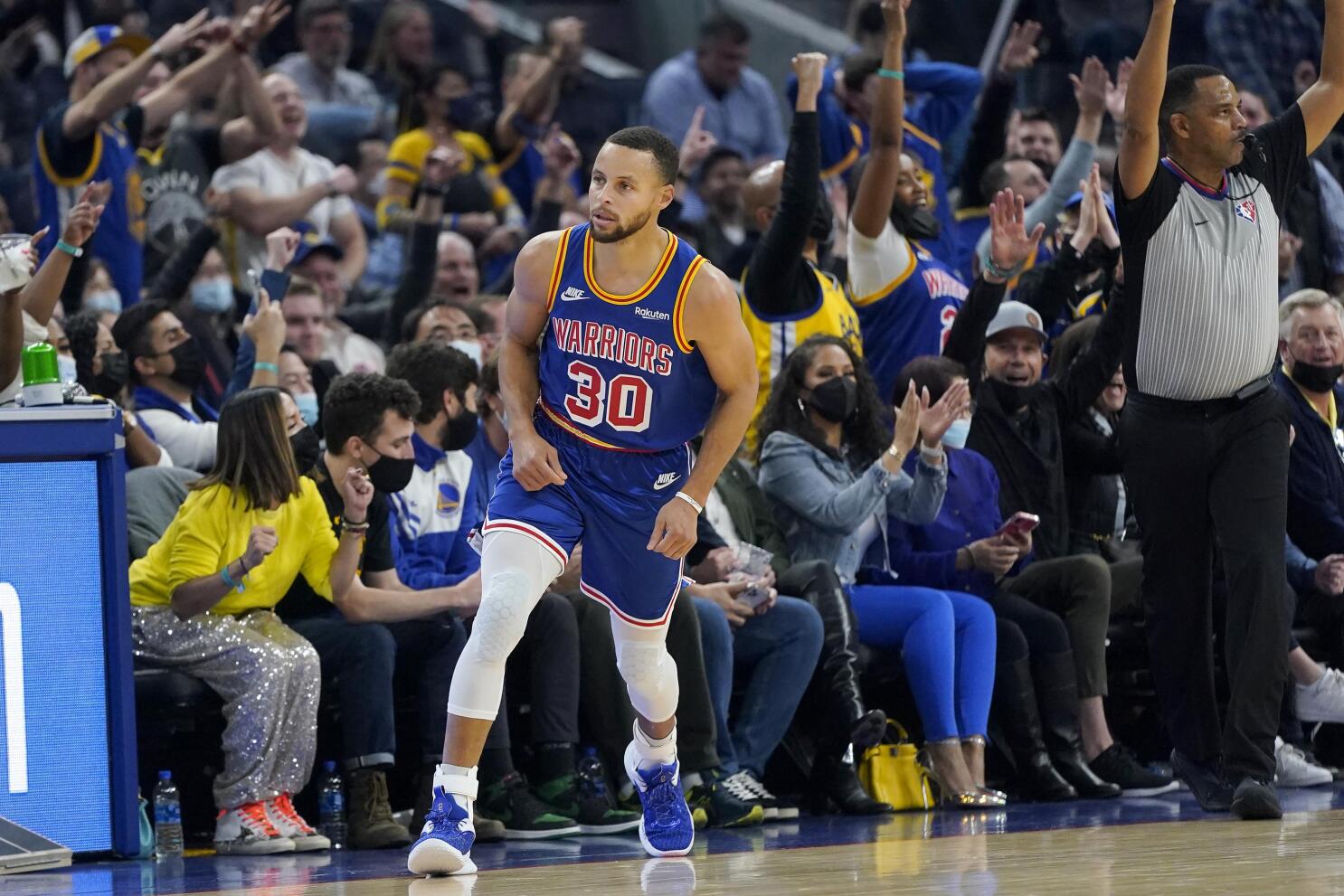 Steph Curry's cold shooting night ends historic run of made three-pointers