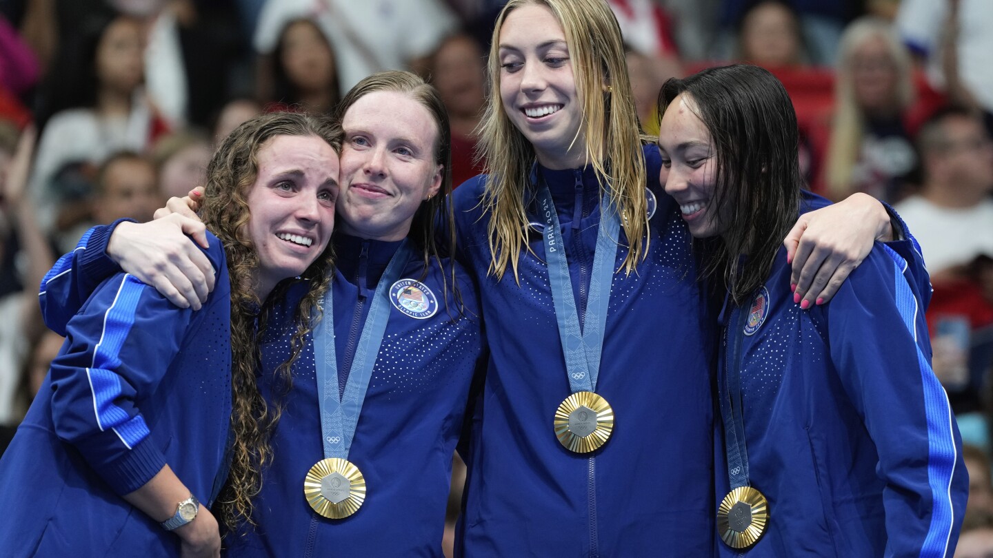 US swimmers set two world records, beat Australia in goldmedal race