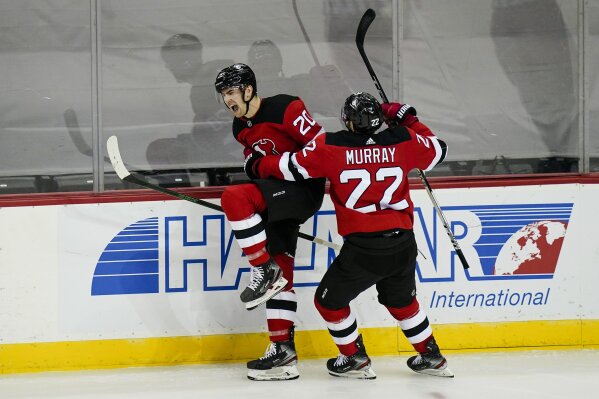 Patrick, Farabee score in third, Flyers beat Devils 5-3