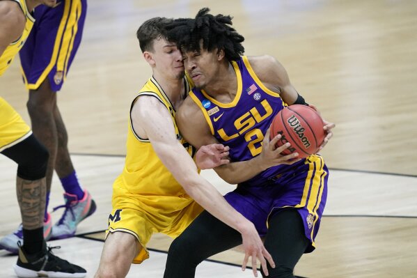 LSU's Trendon Watford plays against Alabama during the first half