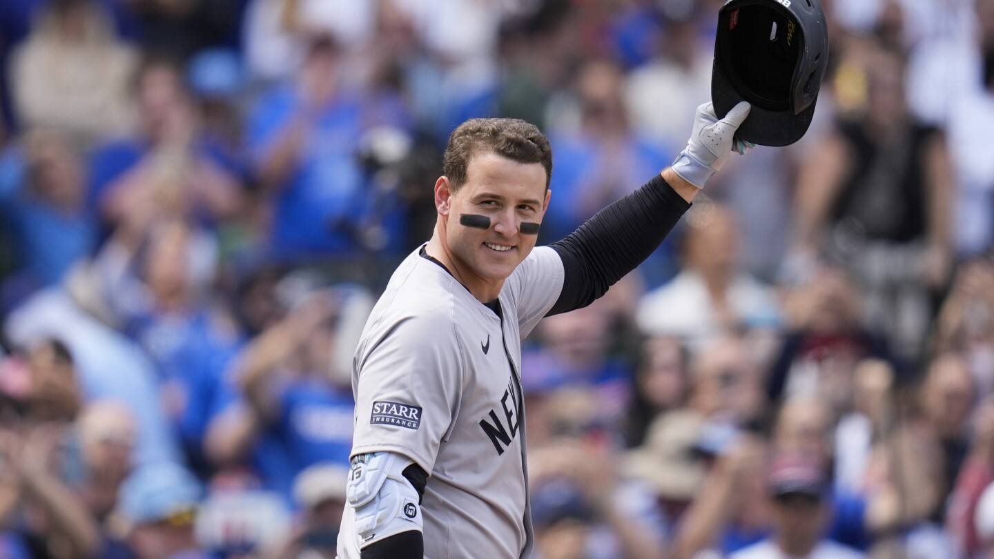 Anthony Rizzo Returns to Wrigley Field
