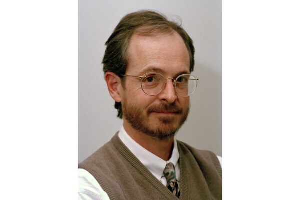 FILE - Associated Press staffer J. Robert Port poses for a photo in New York, March 6, 1995. Port, who led The AP investigative team that won a 2000 Pulitzer Prize for Investigative Reporting for the Korean War No Gun Ri massacre probe, died Saturday, Feb. 17, 2024, in Lansing, Mich. He was 68. (AP Photo/File)