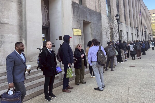 Hundreds of employees are laid out rolled up around the headquarters of health and social services, Tuesday morning April 1, 2025 in Washington. (AP photo / Amanda Seitz)