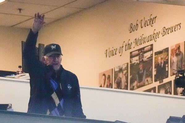 Milwaukee Brewers radio announcer Bob Uecker acknowledges the crowd before the second inning of a baseball game between the Milwaukee Brewers and the Minnesota Twins Tuesday, April 2, 2024, in Milwaukee. (AP Photo/Morry Gash)