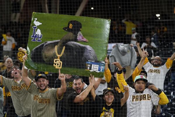 Padres fans hunt for Padres merch ahead of Game 3