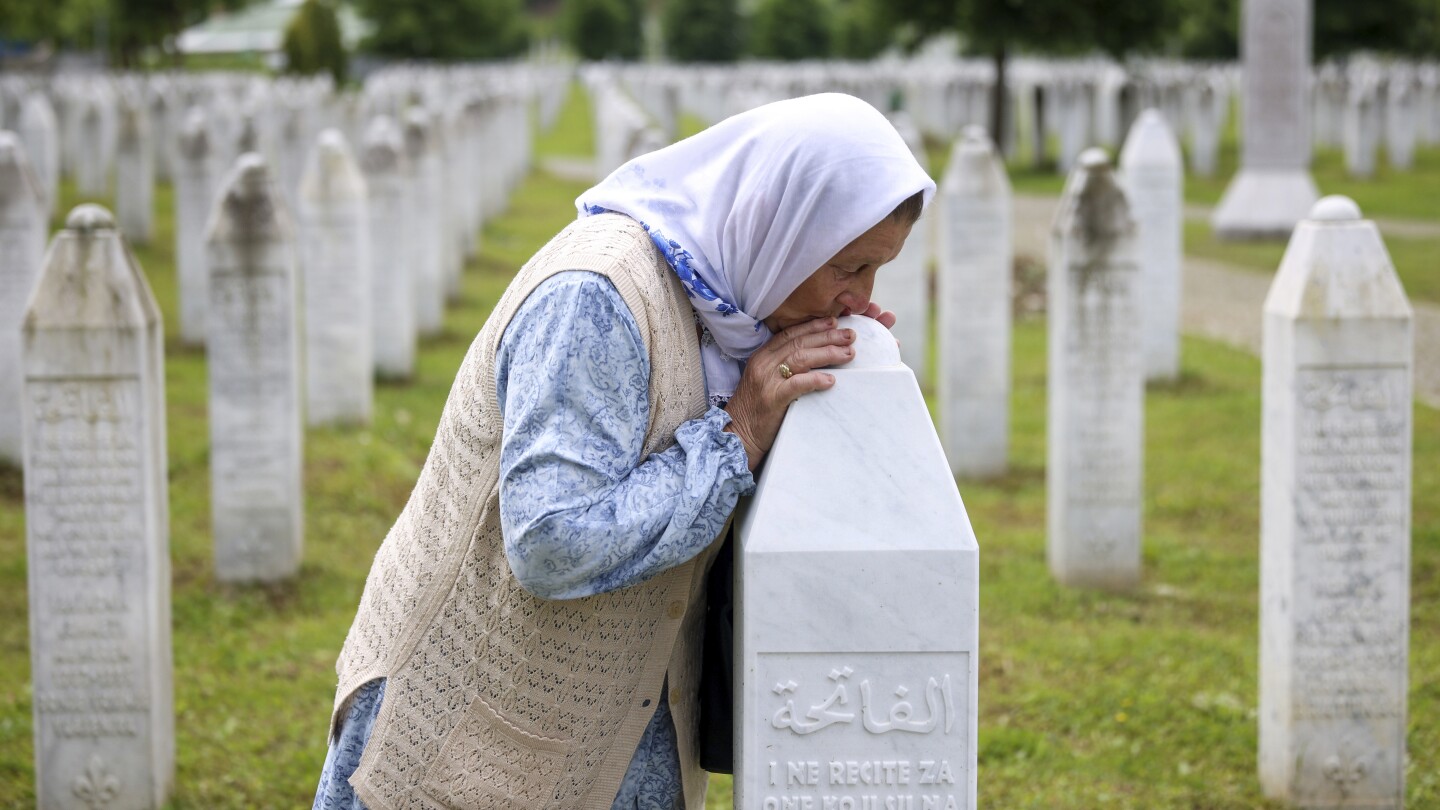 ООН ще гласува годишното отбелязване на геноцида в Сребреница от 1995 г. — на което сърбите категорично се противопоставят