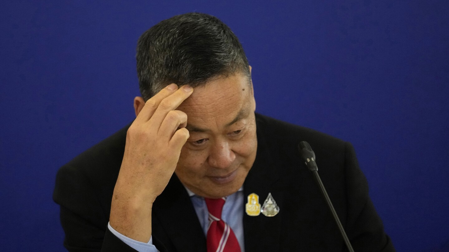 Конституционният съд на Тайланд се съгласява да разгледа дело, което може да застраши министър-председателя