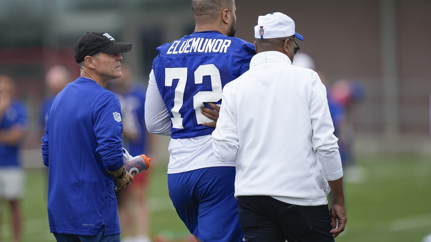 Projected starting OL Jermaine Eluemunor leaves Giants first camp practice with injury