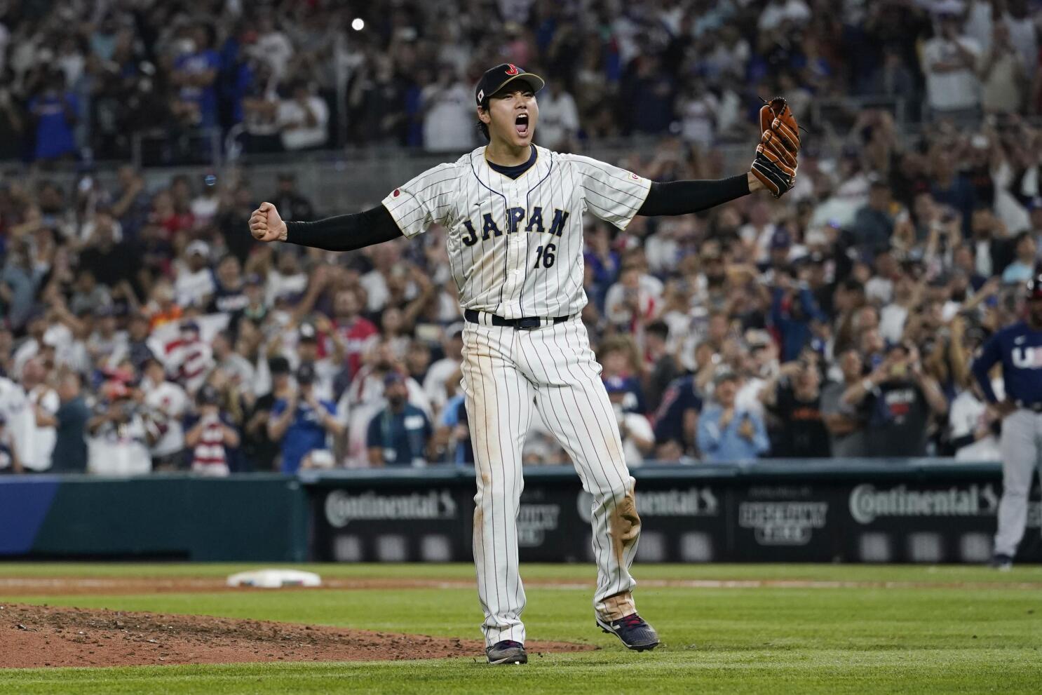 BASEBALL/ Cap Ohtani flung in air after WBC victory headed for Cooperstown