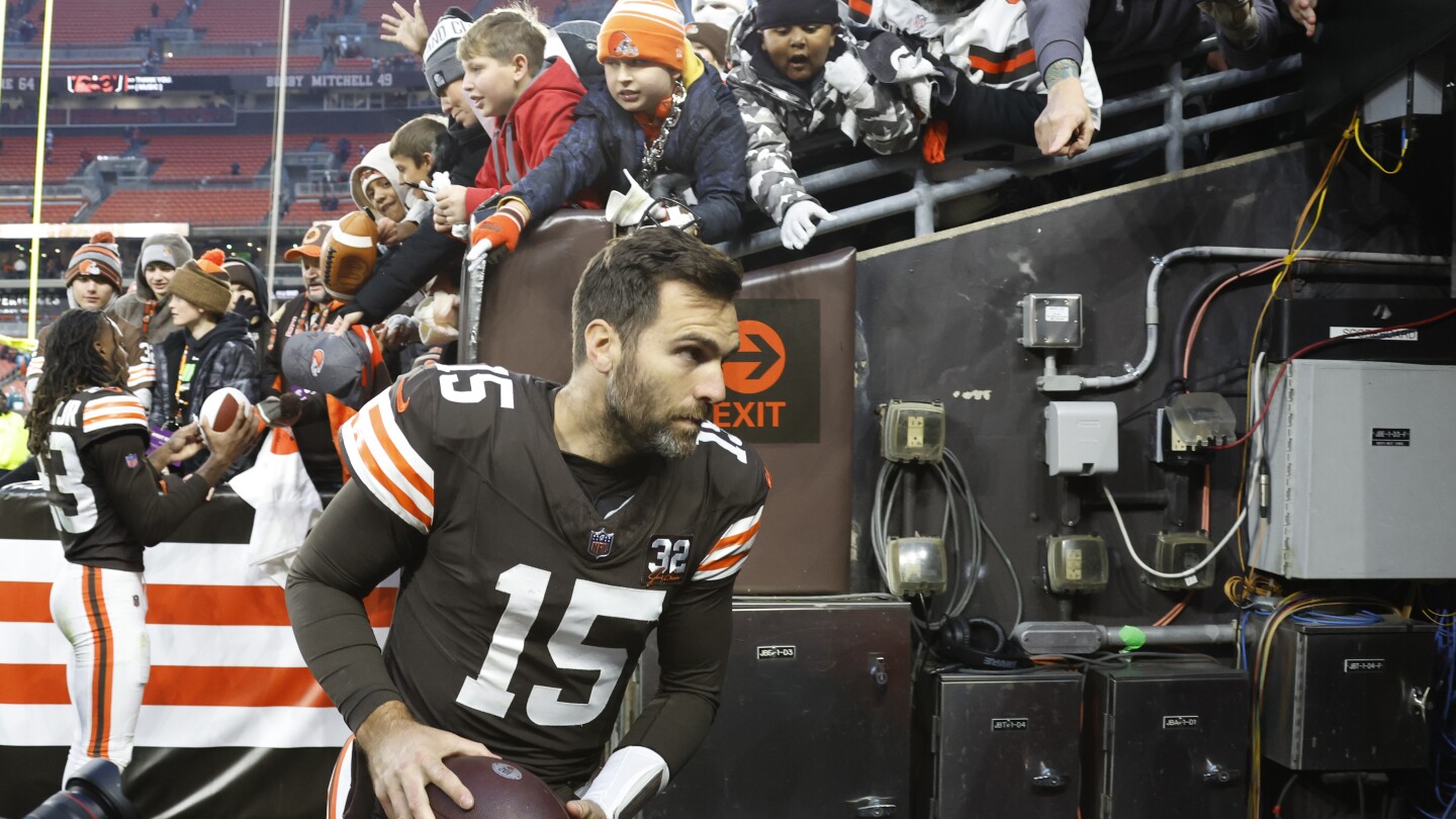 Joe Flacco signs 1-year deal with Browns | AP News