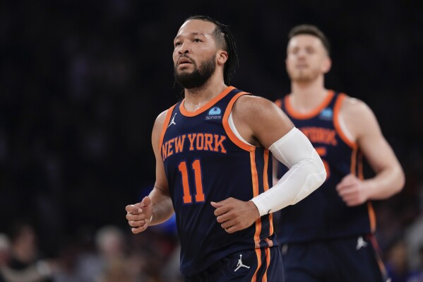 Jalen Brunson returns for NY in 2nd half of Game 2 vs. Pacers, then Anunoby exits with injury