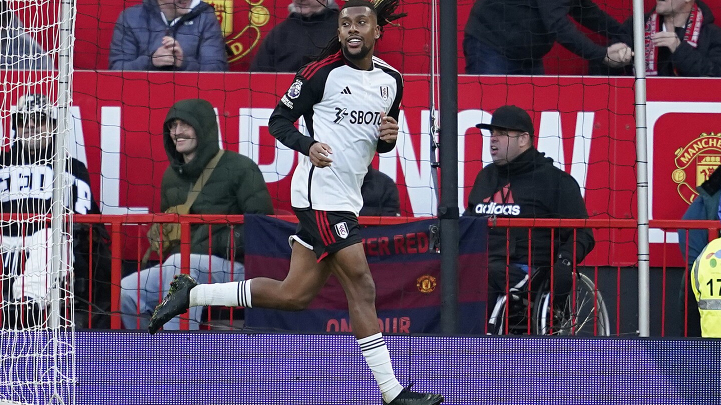 Iwobi marque le vainqueur des arrêts de jeu alors que Fulham bat Man United 2-1 en Premier League