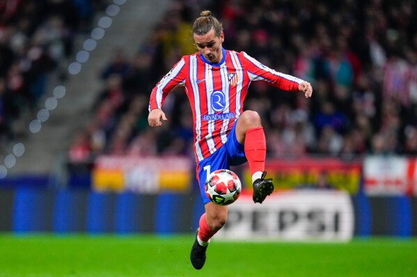 Atletico Madrid's Antoine Griezmann controls a ball during a Champions League opening phase soccer match at the Riyadh Air Metropolitano stadium in Madrid, Spain, Jan. 21, 2025. (AP Photo/Manu Fernandez, file)